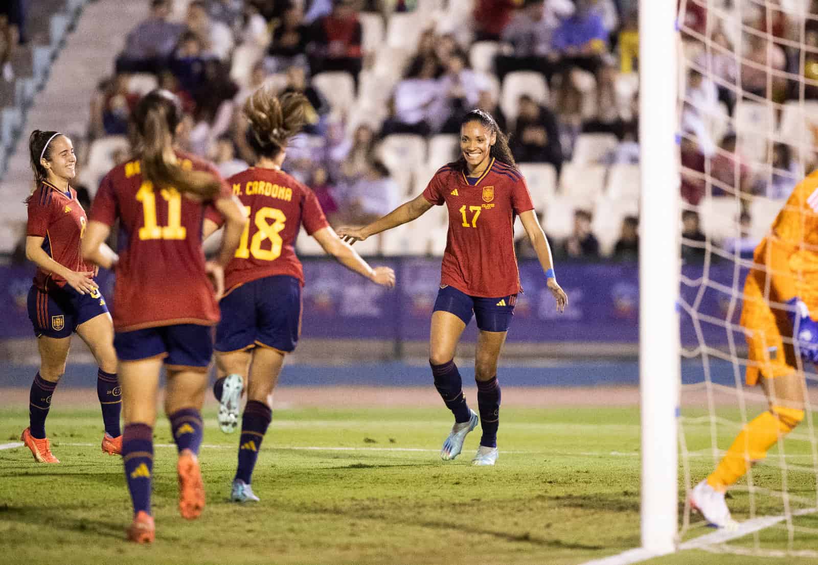 Salma Paralluelo ha marcado un hat-trick en su debut con España. Créditos: Twitter SEFutbolFem