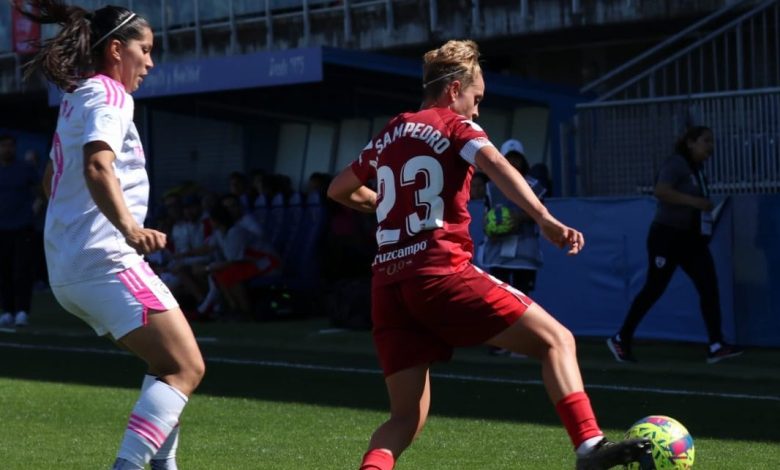Disputa de balón entre Amanda y Karen Araya