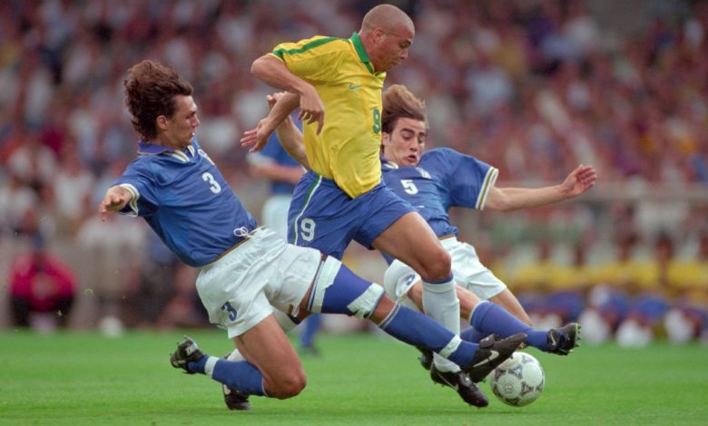 Ronaldo contra defensas italianos