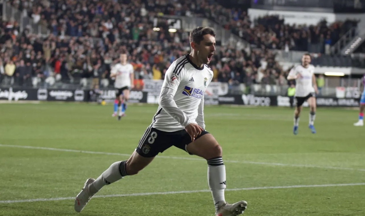 Ander Martín celebra el gol ante el Real Valladolid. Fuente: Burgos CF
