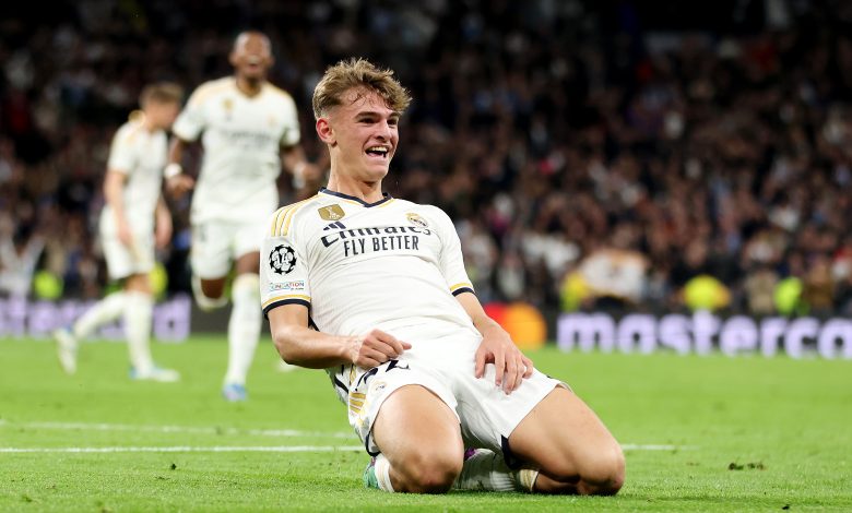 MADRID, SPAIN - NOVEMBER 29: Nico Paz of Real Madrid celebrates after scoring the team's third goal during the UEFA Champions League match between Real Madrid and SSC Napoli at Estadio Santiago Bernabeu on November 29, 2023 in Madrid, Spain. (Photo by Florencia Tan Jun/Getty Images)
