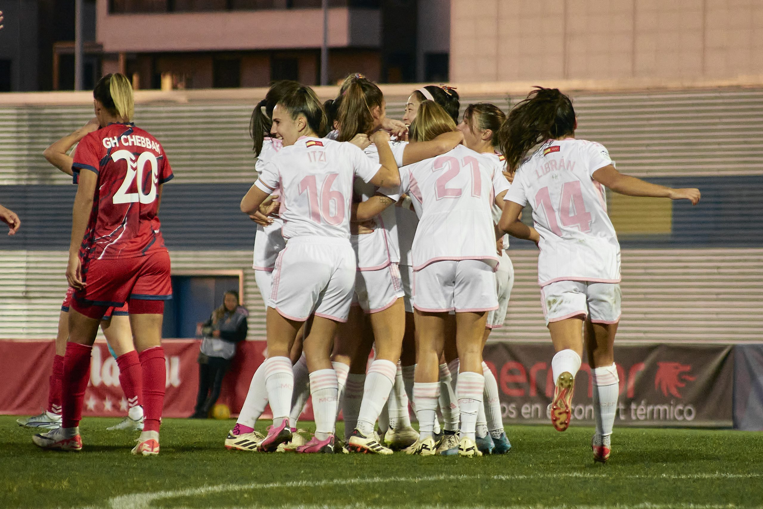 Madrid CFF celebra una victoria complicada contra el Levante Las Planas.