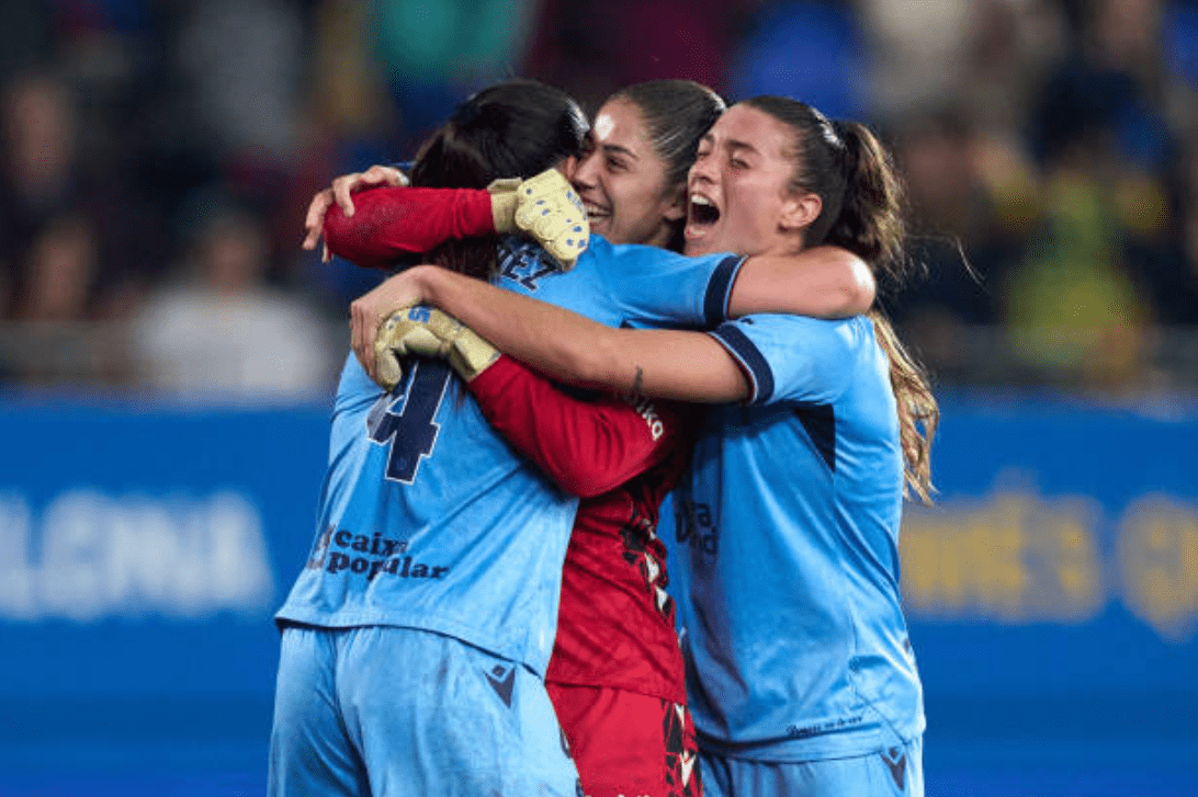 Las jugadores del Levante celebrando la gesta histórica