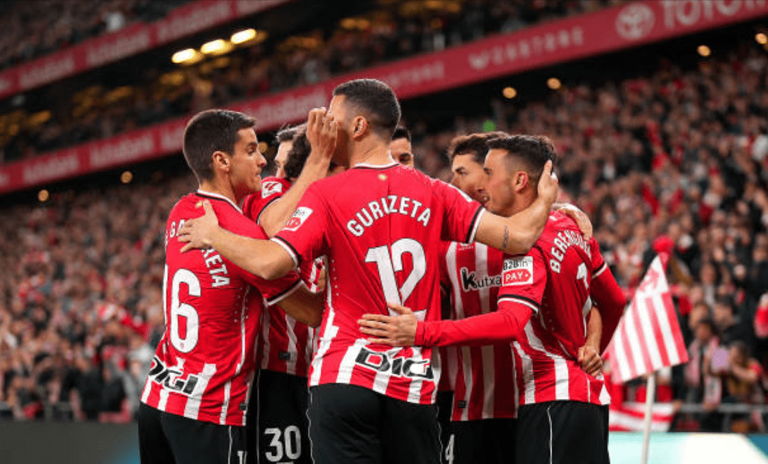 El Athletic celebrando el primer tanto con su afición