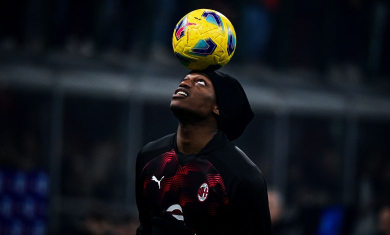 El FC Barcelona esta trabajando en la contratación de un nuevo jugador, Deco y Jorge Mendes estarían implicados en la operación, y el nombre en clave es el de Rafael Leao