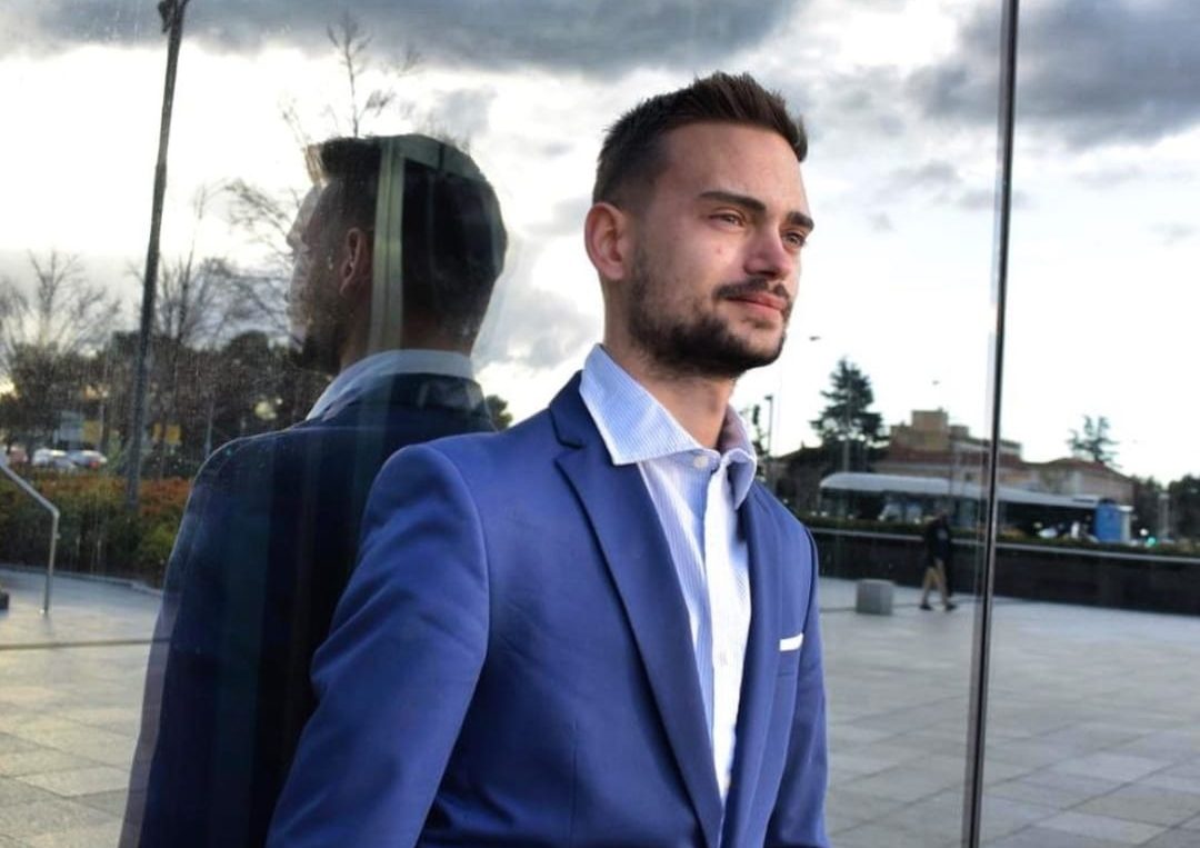 El reconocido periodista deportivo, Eduardo Cornago, ofreció un análisis exhaustivo del panorama actual de los medios de comunicación y las redes sociales en una entrevista exclusiva para VIP DEPORTIVO, revelando las claves fundamentales de la profesión. Entrevista realizada por Sergio Izquierdo Molina.