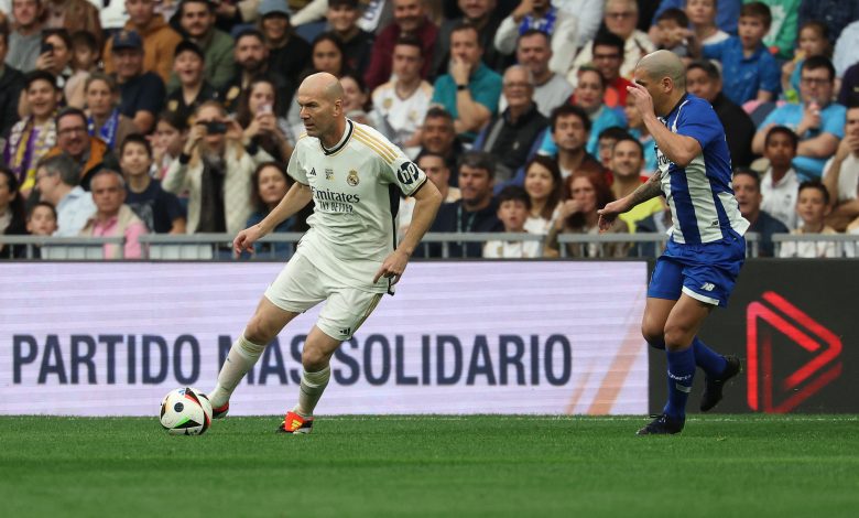 Real Madrid Leyendas' French forward #05 Zinedine Zidane controls the ball during the Corazon Classic 2024 charity football match between Real Madrid Leyendas and FC POrto Vintage, at the Santiago Bernabeu stadium in Madrid on March 23, 2024. (Photo by Pierre-Philippe MARCOU / AFP) (Photo by PIERRE-PHILIPPE MARCOU/AFP via Getty Images)