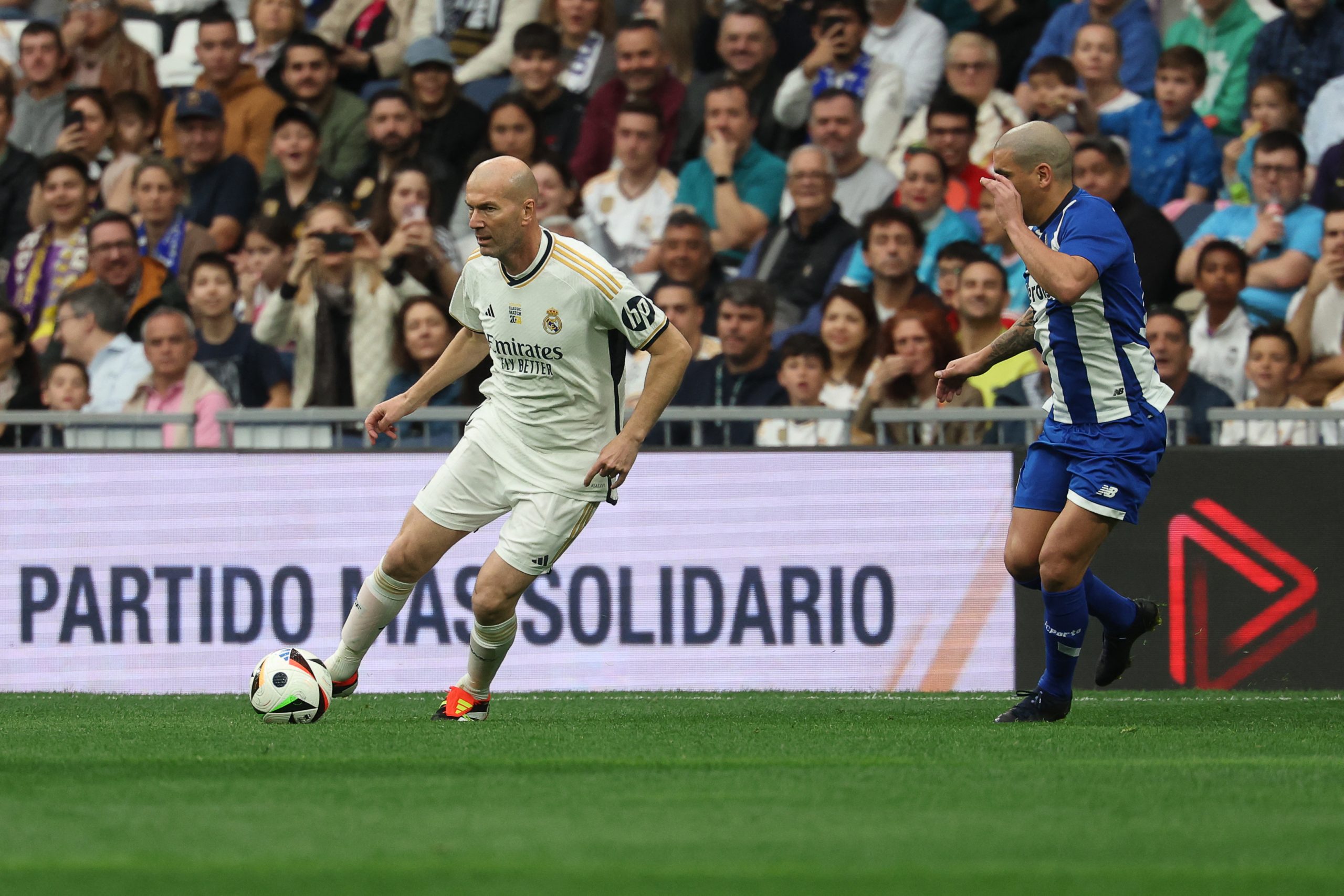 Real Madrid Leyendas' French forward #05 Zinedine Zidane controls the ball during the Corazon Classic 2024 charity football match between Real Madrid Leyendas and FC POrto Vintage, at the Santiago Bernabeu stadium in Madrid on March 23, 2024. (Photo by Pierre-Philippe MARCOU / AFP) (Photo by PIERRE-PHILIPPE MARCOU/AFP via Getty Images)