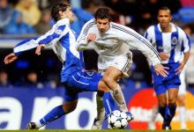 MADRID, SPAIN: Real Madrid's Portuguese Luis Figo (R) escapes a tackle of Portuguese Ricardo Costa (L) during their Champions League match Real Madrid against FC Porto in Santiago Bernabeu Stadium in Madrid 09 December 2003. AFP PHOTO/ Christophe SIMON (Photo credit should read CHRISTOPHE SIMON/AFP via Getty Images)