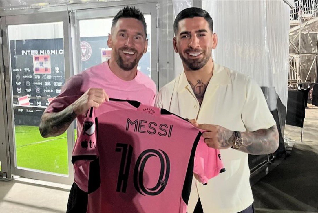 Messi - Ilia Topuria. Imagen vía: Ilia Topuria.