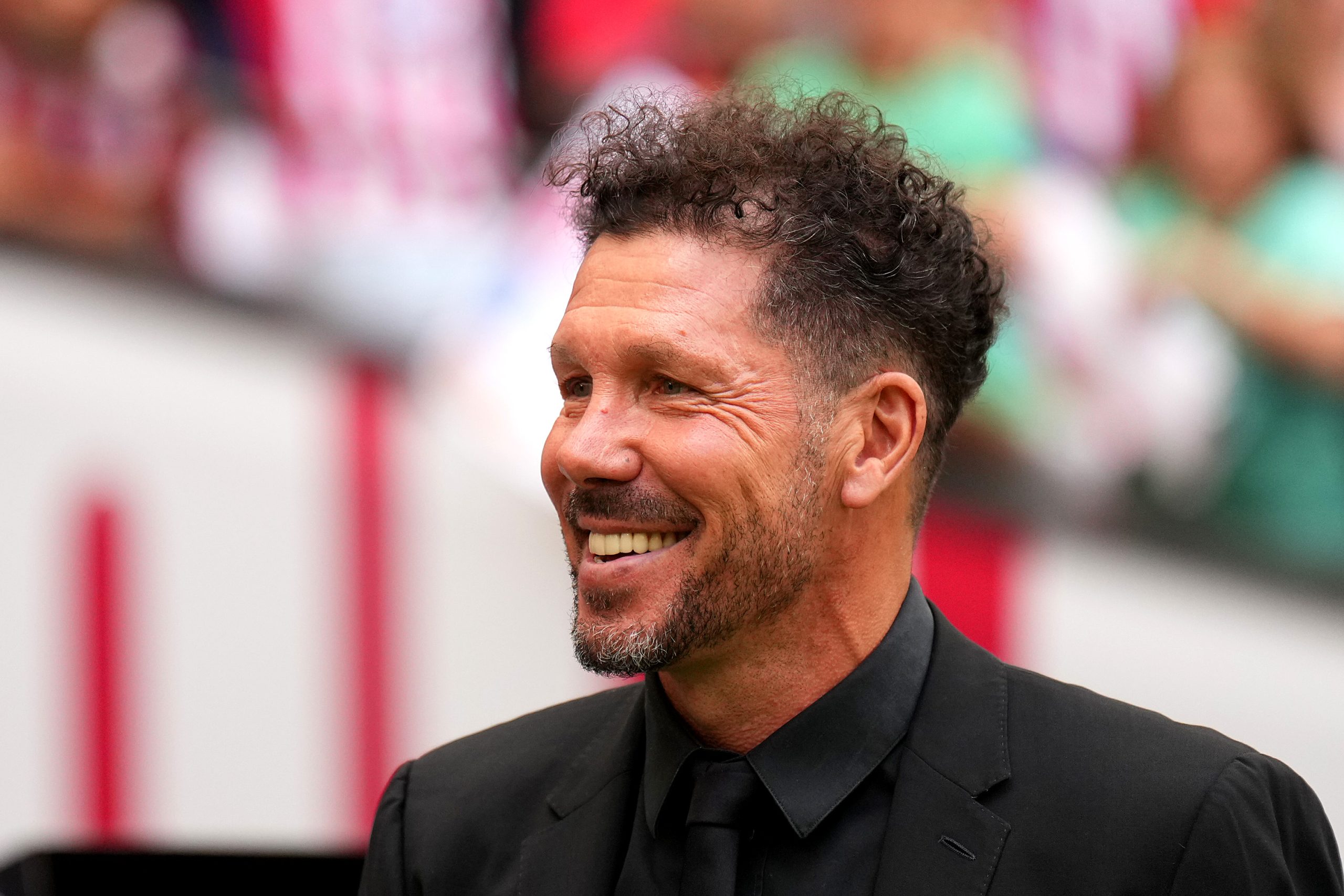 MADRID, ESPAÑA - 12 DE MAYO: Diego Simeone, entrenador del Atlético de Madrid, mira antes del partido de LaLiga EA Sports entre el Atlético de Madrid y el Celta de Vigo en el estadio Civitas Metropolitano el 12 de mayo de 2024 en Madrid, España. (Foto de Ángel Martínez/Getty Images)