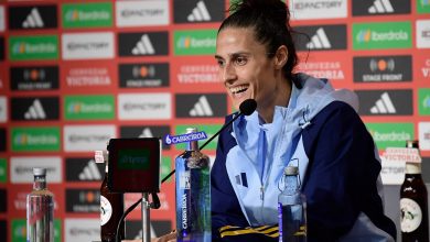 La seleccionadora española Montserrat Tome ofrece una rueda de prensa en vísperas del partido de fútbol final de la Liga Femenina de Naciones de la UEFA entre España y Francia en el estadio de La Cartuja de Sevilla, el 27 de febrero de 2024. (Foto de CRISTINA QUICLER / AFP) (Foto de CRISTINA QUICLER/AFP vía Getty Images)