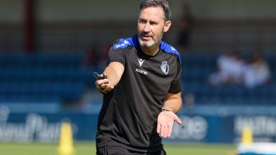 Vicente Moreno dirigiendo un entrenamiento a su nueva plantilla