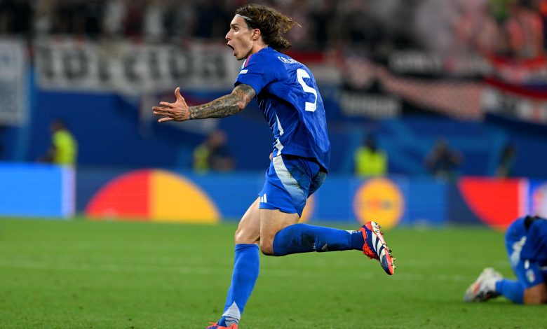 LEIPZIG, ALEMANIA - 24 DE JUNIO: Riccardo Calafiori de Italia en acción durante el partido de la fase de grupos de la UEFA EURO 2024 entre Croacia e Italia en el Estadio de Fútbol de Leipzig el 24 de junio de 2024 en Leipzig, Alemania. (Foto de Claudio Villa/Getty Images para FIGC)