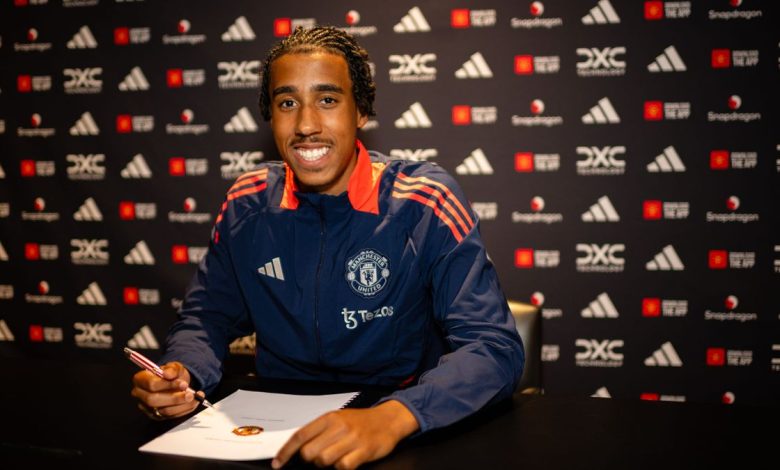 Leny Yoro. Manchester United.