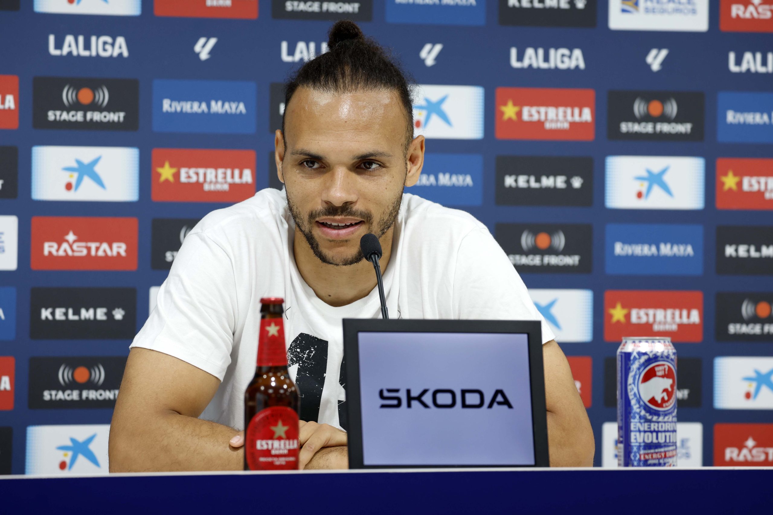 Martin Braithwaite en rueda de prensa