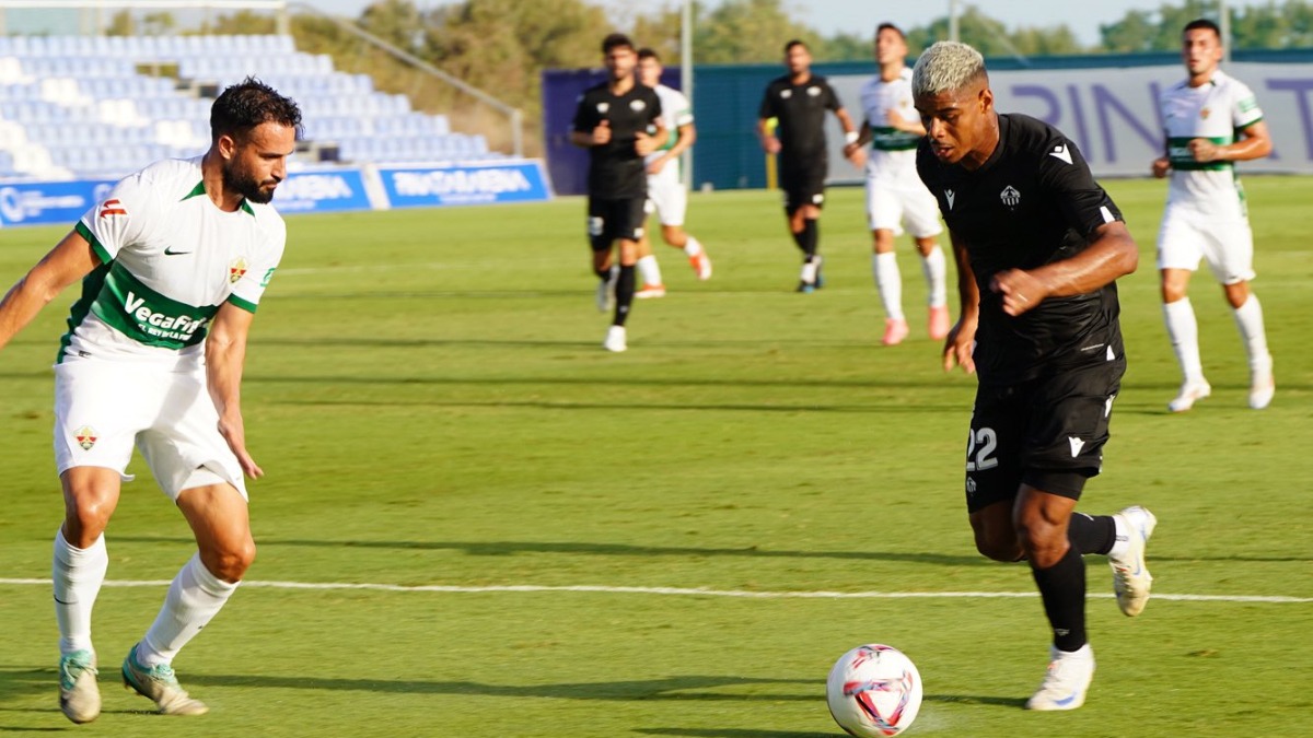 El Castellón se da un festín a costa del Elche