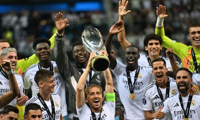 Real Madrid's Croatian midfielder #10 Luka Modric lifts the trophy after the UEFA Super Cup football match between Real Madrid and Atalanta BC in Warsaw, on August 14, 2024. (Photo by Sergei GAPON / AFP) (Photo by SERGEI GAPON/AFP via Getty Images)