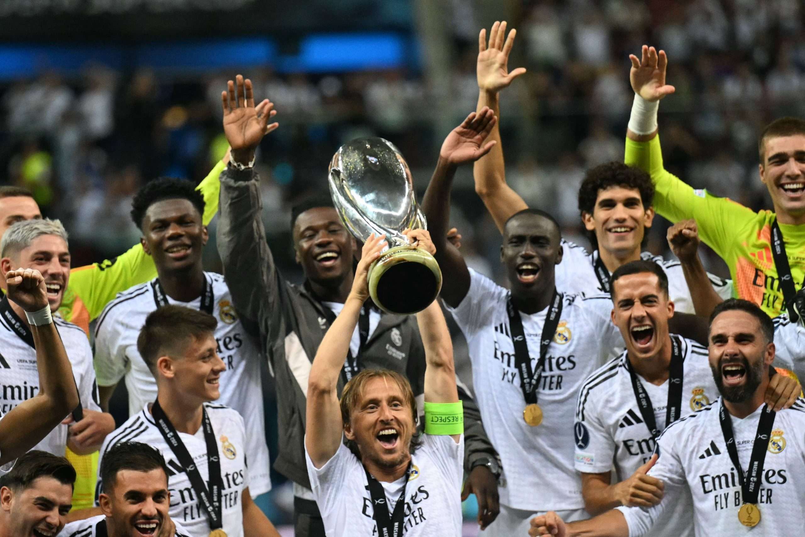 Real Madrid's Croatian midfielder #10 Luka Modric lifts the trophy after the UEFA Super Cup football match between Real Madrid and Atalanta BC in Warsaw, on August 14, 2024. (Photo by Sergei GAPON / AFP) (Photo by SERGEI GAPON/AFP via Getty Images)