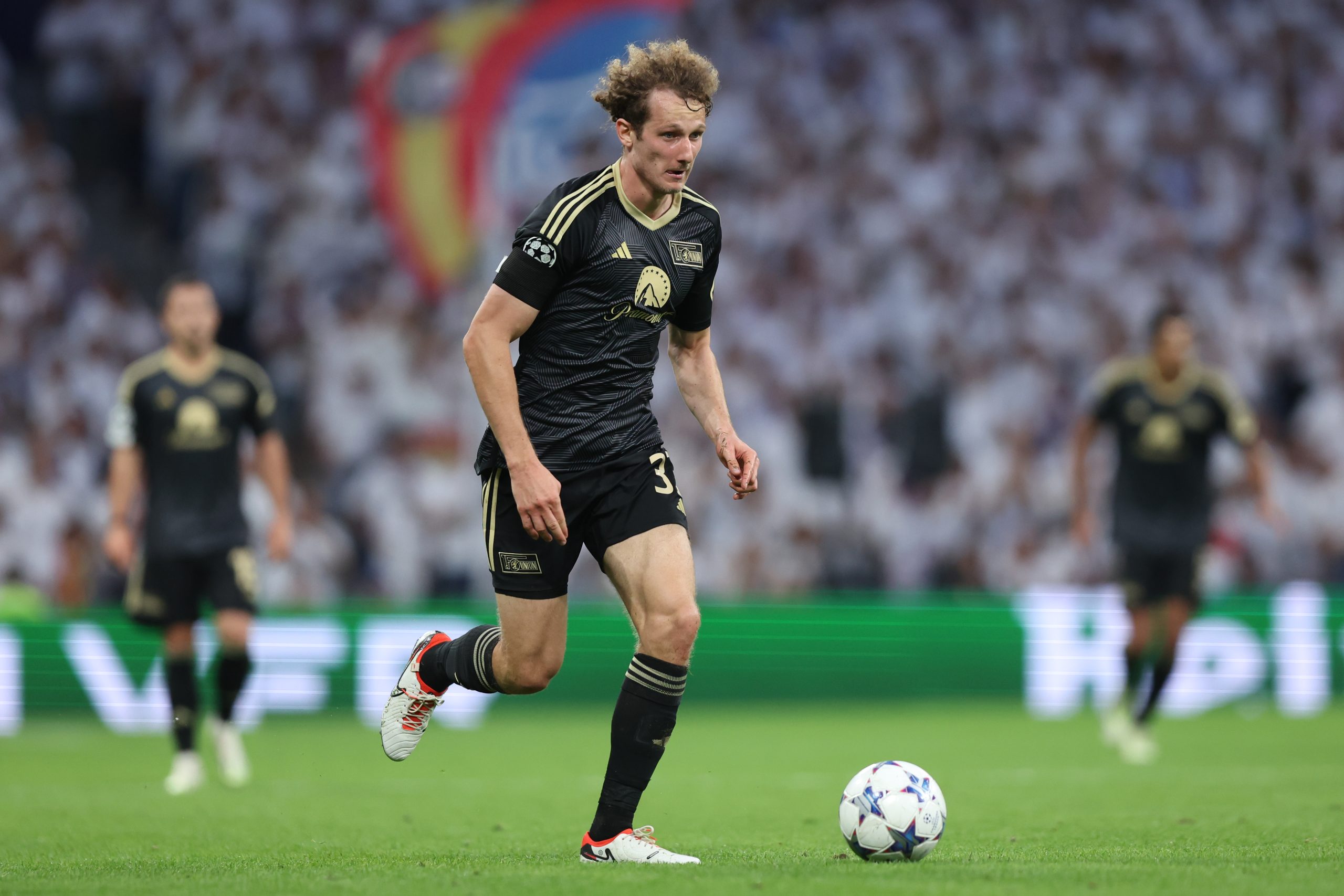 Alex Král jugando con el Unión Berlín en el Santiago Bernabéu