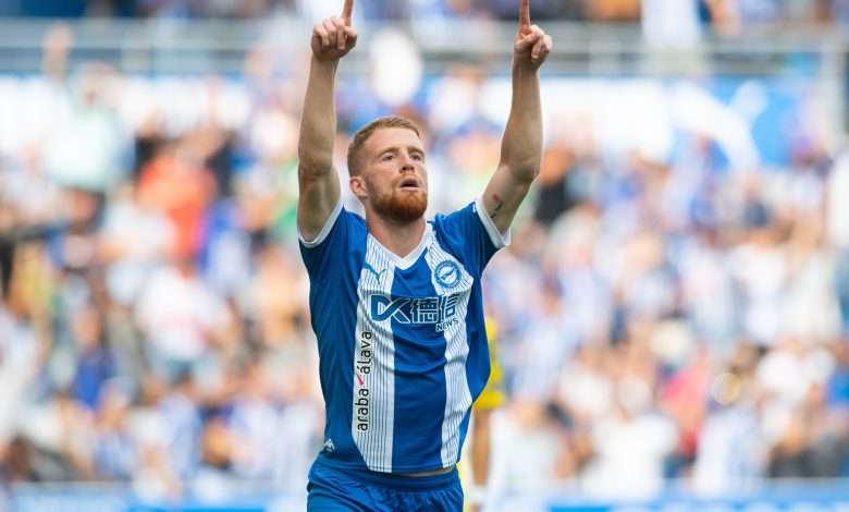 Carlos Vicente festejando el primer tanto del Alavés