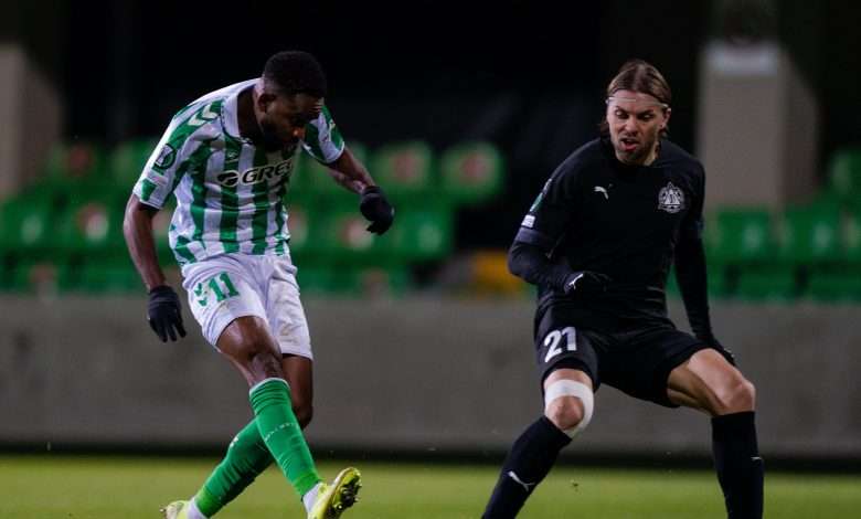 Bakambu, Betis, Petrocub. Vía Real Betis.