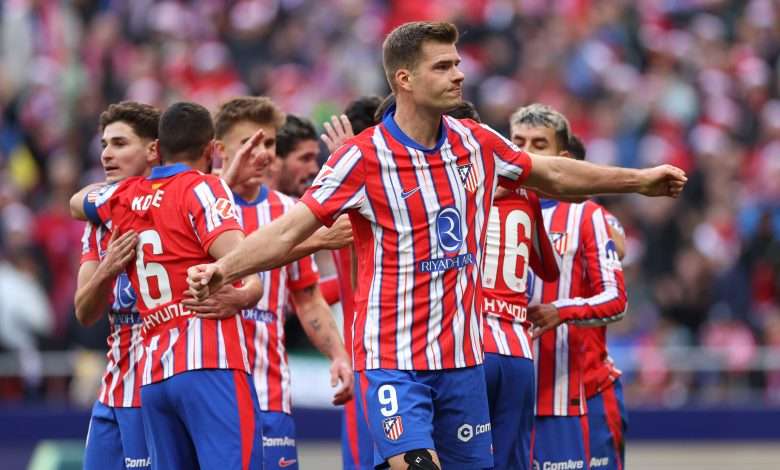MADRID, SPAIN - DECEMBER 15: Alexander Sorloth of Atletico de Madrid celebrates scoring his team's first goal during the LaLiga match between Atletico de Madrid and Getafe CF at Riyadh Air Metropolitano on December 15, 2024 in Madrid, Spain. (Photo by Florencia Tan Jun/Getty Images)