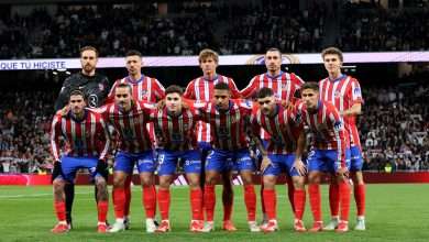 MADRID, SPAIN - FEBRUARY 08: Players of Atletico de Madrid pose for a team photograph prior to the LaLiga match between Real Madrid CF and Atletico de Madrid at Estadio Santiago Bernabeu on February 08, 2025 in Madrid, Spain. (Photo by Florencia Tan Jun/Getty Images)