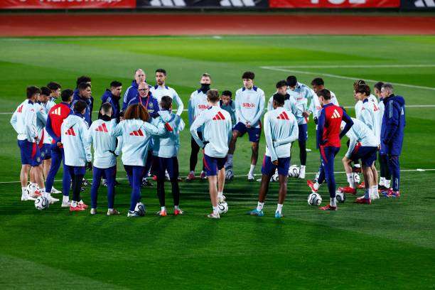 LAS ROZAS, SPAIN - MARCH 17: Luis de la Fuente talks during the training session of Spain Team ahead of the UEFA Nations League match against the Netherlands at Ciudad del Futbol on March 17, 2025, in Las Rozas, Madrid, Spain. (Photo By Dennis Agyeman/Europa Press via Getty Images)