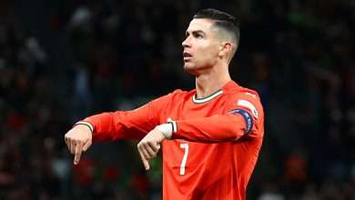 LISBOA, PORTUGAL - 23 DE MARZO: Cristiano Ronaldo de Portugal celebra marcar el segundo gol de su equipo durante el partido de cuartos de final de la Liga de Naciones de la UEFA entre Portugal y Dinamarca en el Estadio José Alvalade el 23 de marzo de 2025 en Lisboa, Portugal. (Foto de Carlos Rodrigues/Getty Images)
