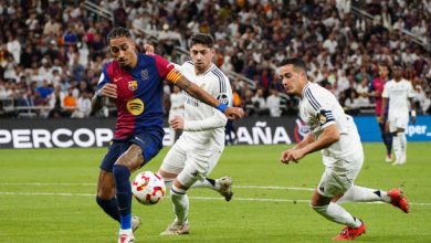 EDDAH, SAUDI ARABIA - 2025/01/12: Barcelona's Brazilian player Rafael Alcantara do Nascimento known as Raphinha (L) seen in action with Real Madrid's Spanish player Lucas Vazquez (R) during the Spanish Super Cup final match El Clasico between FC Barcelona and Real Madrid at King Abdullah Sports City. Final Score : Real Madrid 2 : 5 FC Barcelona. (Photo by Ismael Adnan/SOPA Images/LightRocket via Getty Images)