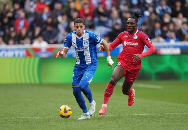 VITORIA-GASTEIZ, SPAIN - FEBRUARY 09: Abdelkabir Abqar of Deportivo Alaves runs with the ball under pressure from Christantus Uche of Getafe CF during the LaLiga match between Deportivo Alaves and Getafe CF at Estadio de Mendizorroza on February 09, 2025 in Vitoria-Gasteiz, Spain. (Photo by Juan Manuel Serrano Arce/Getty Images)