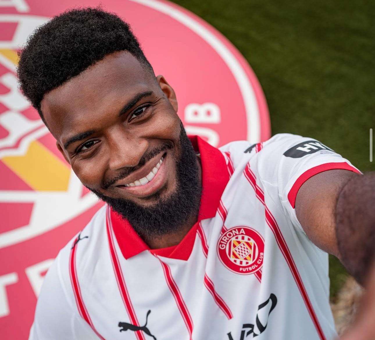 Lemar con la camiseta del Girona en la presentación