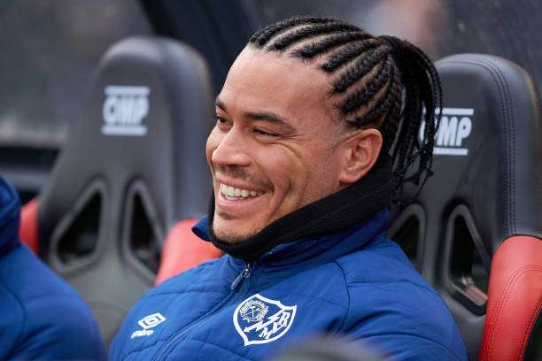 MALLORCA, SPAIN - FEBRUARY 11: Raul De Tomás of Rayo Vallecano reacts prior to the LaLiga EA Sports match between RCD Mallorca and Rayo Vallecano at Estadi de Son Moix on February 11, 2024 in Mallorca, Spain