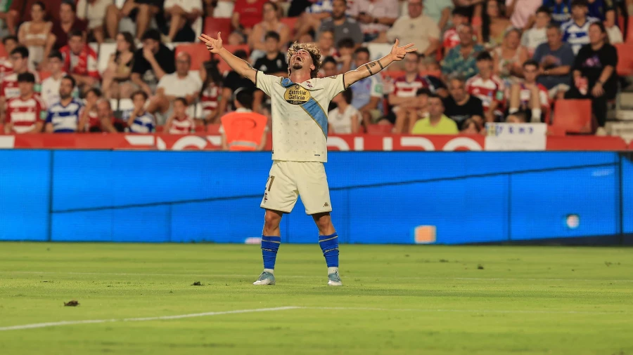 Mario Soriano celebrando el gol.