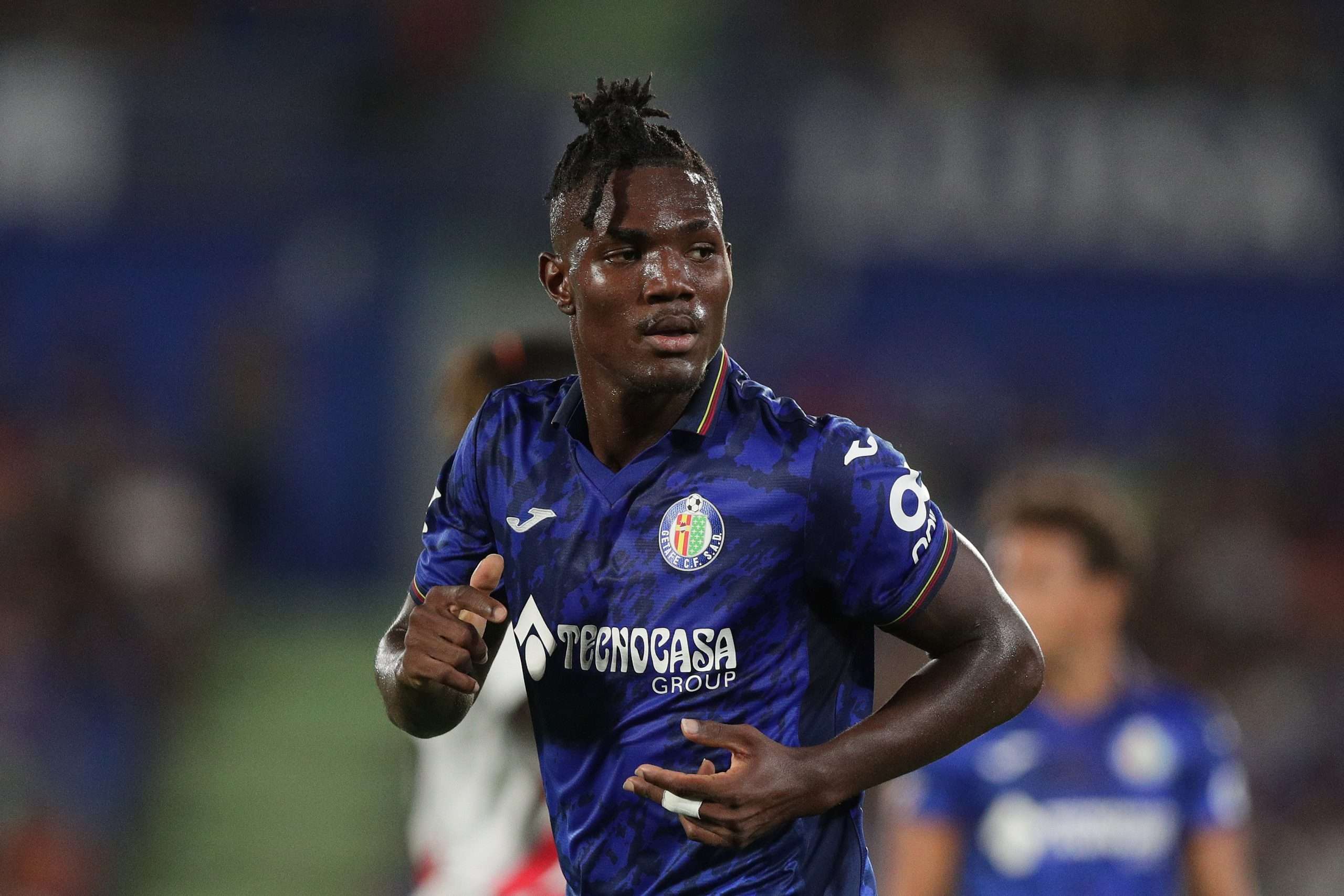 Uche disputando un partido