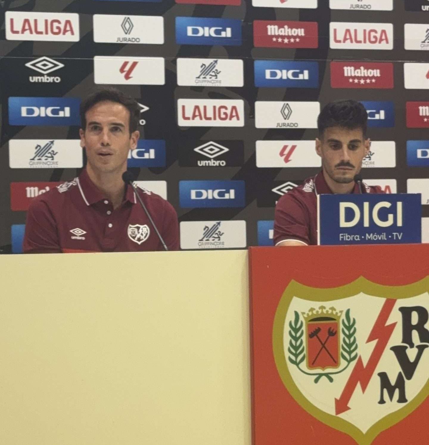 Iñigo Perez y Oscar Valentin en rueda de prensa
