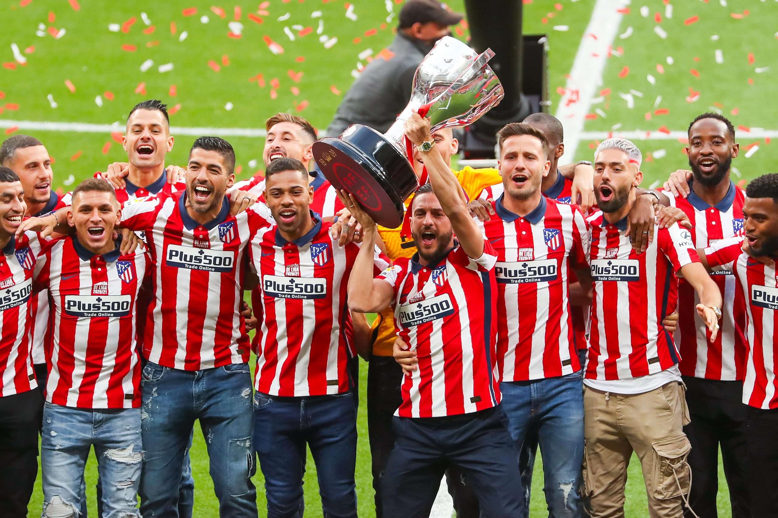 Koke Resurreccion of Atletico de Madrid celebrates with La Liga trophy during the trophy presentation at Estadio Wanda Metropolitano on May 23, 2021 in Madrid, Spain. (Photo by Angel Martinez/Getty Images)