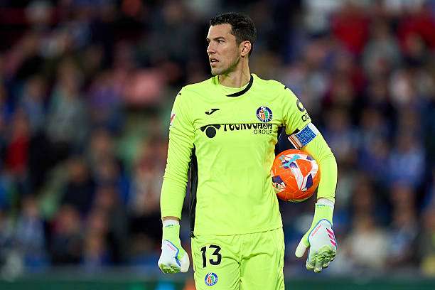 GETAFE, SPAIN - MAY 15: David Soria of Getafe CF looks on during the LaLiga match between Getafe CF and Athletic Club at Coliseum Alfonso Perez on May 15, 2025 in Getafe, Spain. (Photo by Angel Martinez/Getty Images)
