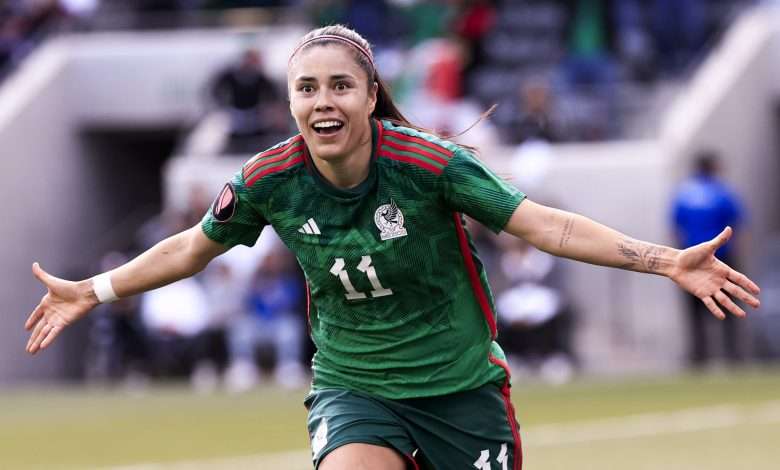 Jaqueline Ovalle celebrando su gol