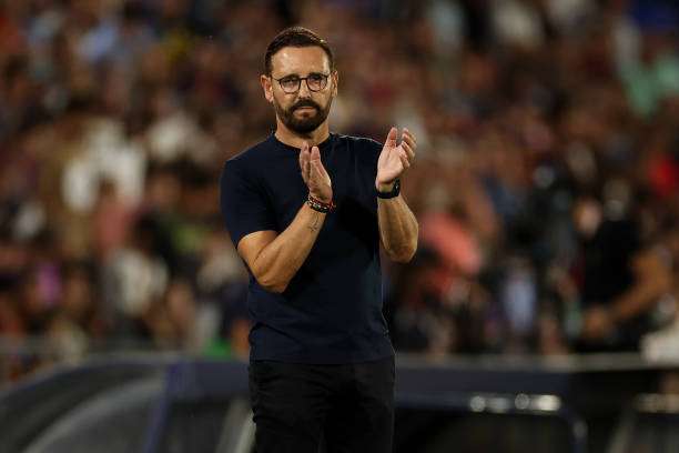 GETAFE, SPAIN - AUGUST 13: Manager José Bordalás of Getafe CF gestures during the LaLiga EA Sports match between Getafe CF and FC Barcelona at Coliseum Alfonso Perez on August 13, 2023 in Getafe, Spain. (Photo by Florencia Tan Jun/Getty Images)