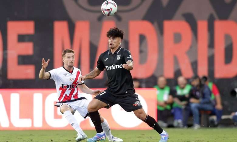 Ivan Balliu (L) of Rayo Vallecano de Madrid competes for the ball with Juan Cruz (R) of Club Deportivo Leganés during the LaLiga match between Rayo Vallecano and CD Leganes at Estadio de Vallecas on September 28, 2024 in Madrid, Spain. (Photo by Gonzalo Arroyo Moreno/Getty Images)