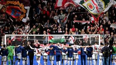 Players of Rayo Vallecano acknowledge the fans after the LaLiga match between Rayo Vallecano and Getafe CF at Estadio de Vallecas on May 02, 2025 in Madrid, Spain. (Photo by Denis Doyle/Getty Images)