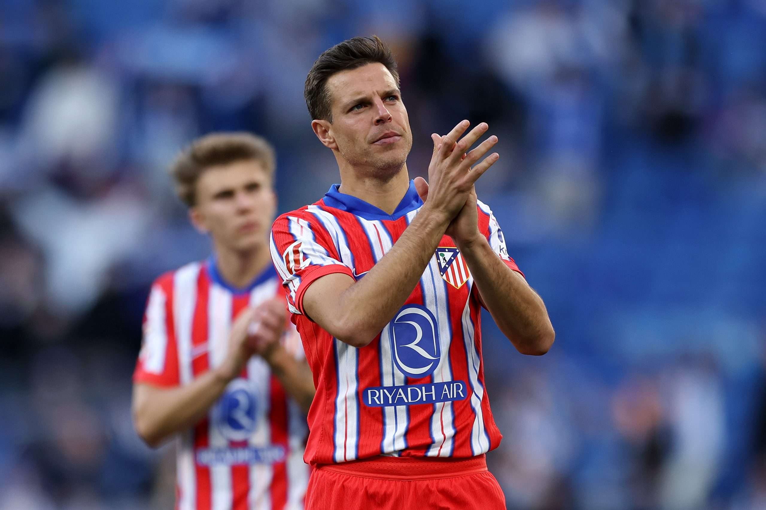 Azpilicueta aplaudiendo