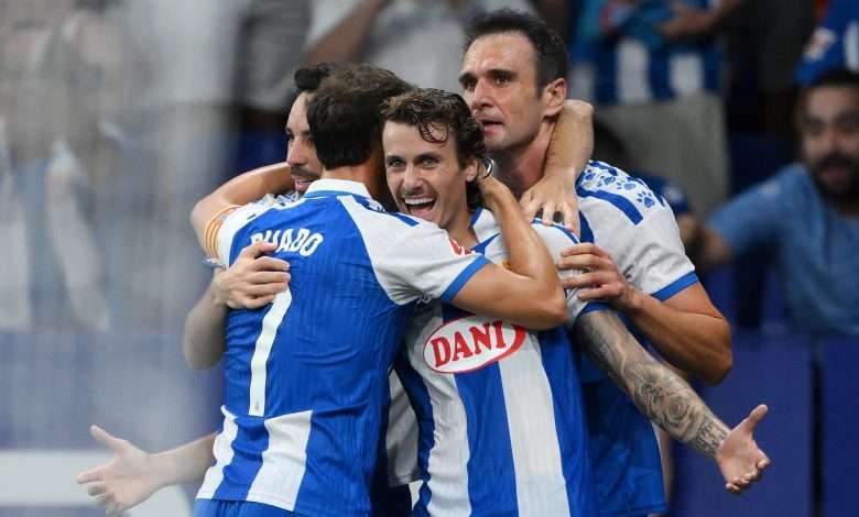 BARCELONA, SPAIN - AUGUST 31: Carlos Romero of RCD Espanyol celebrates scoring his team's first goal during the LaLiga EA Sports match between RCD Espanyol de Barcelona and CA Osasuna at RCDE Stadium on August 31, 2025 in Barcelona, Spain. (Photo by David Ramos/Getty Images)