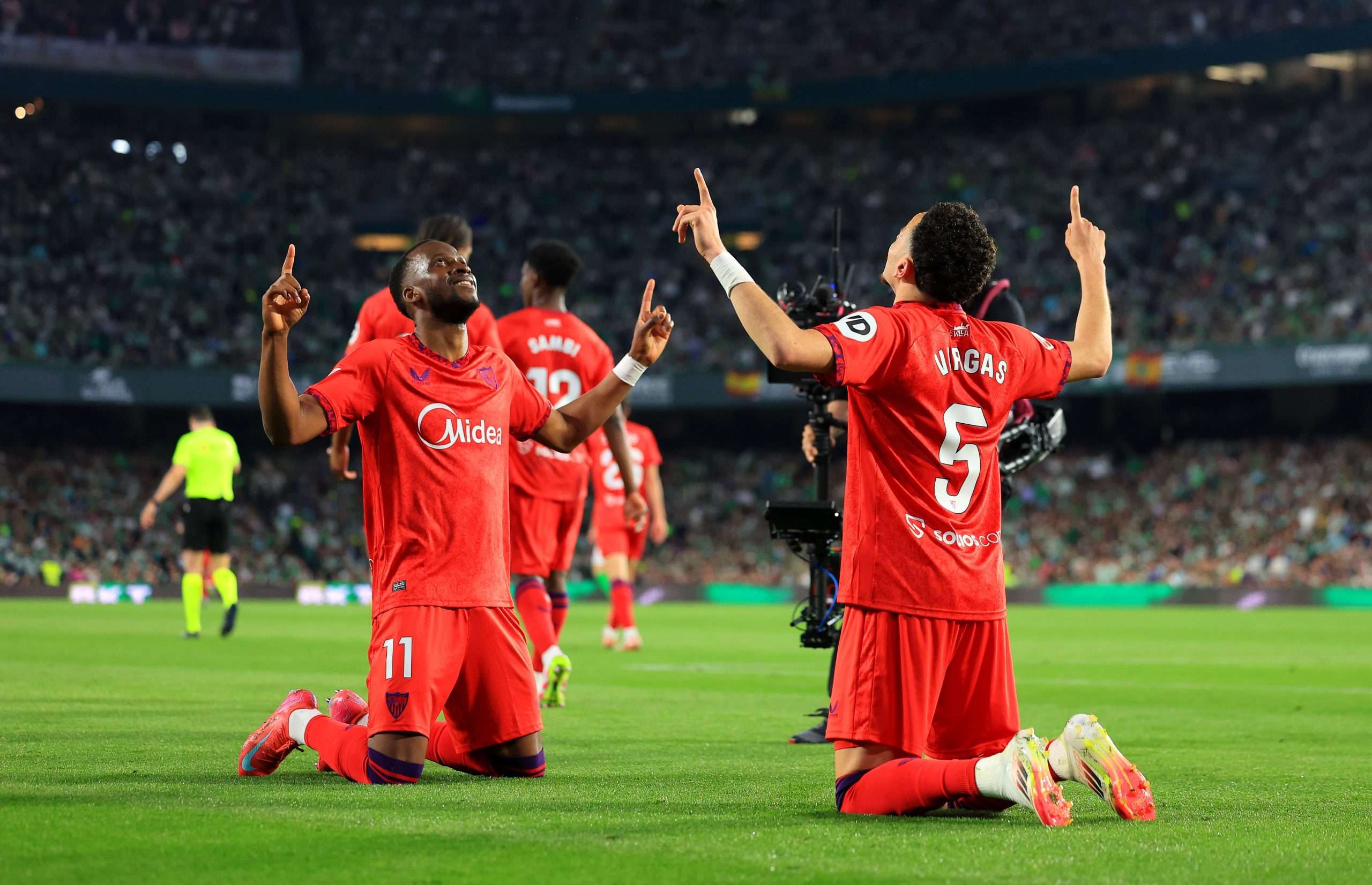 SEVILLE, SPAIN - MARCH 30: Ruben Vargas of Sevilla FC celebrates scoring his team's first goal with Dodi Lukebakio during the LaLiga match between Real Betis Balompie and Sevilla FC at Estadio Benito Villamarin on March 30, 2025 in Seville, Spain. (Photo by Fran Santiago/Getty Images)
