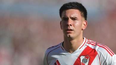 BUENOS AIRES, ARGENTINA - APRIL 27: Franco Mastantuono of River Plate looks on during the Torneo Apertura Betano 2025 match between River Plate and Boca Juniors at Estadio Mas Monumental Antonio Vespucio Liberti on April 27, 2025 in Buenos Aires, Argentina. (Photo by Marcelo Endelli/Getty Images)