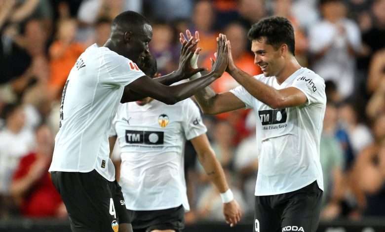 Hugo Duro of Valencia CF celebrates scoring his team's third goal with team mate Mouctar Diakhaby during the LaLiga EA Sports match between Valencia CF and Getafe CF at Estadi de Mestalla on August 29, 2025 in Valencia, Spain. (Photo by David Ramos/Getty Images)
