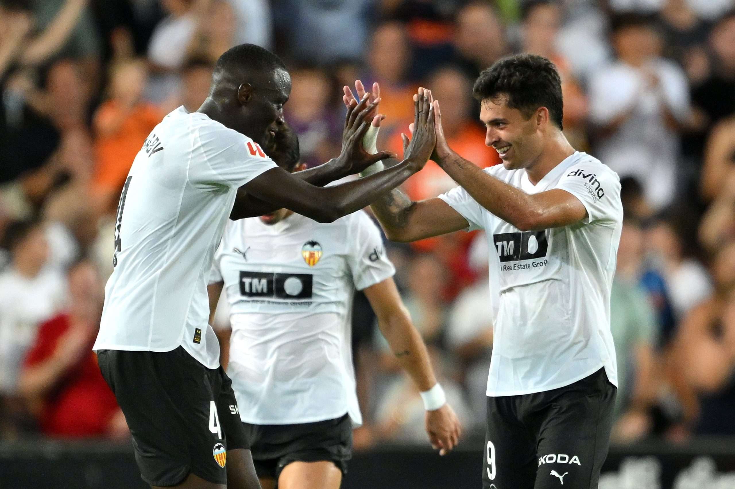 Hugo Duro of Valencia CF celebrates scoring his team's third goal with team mate Mouctar Diakhaby during the LaLiga EA Sports match between Valencia CF and Getafe CF at Estadi de Mestalla on August 29, 2025 in Valencia, Spain. (Photo by David Ramos/Getty Images)