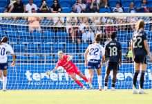Noelia Ramos parando el penalti a Sara Däbritz.
